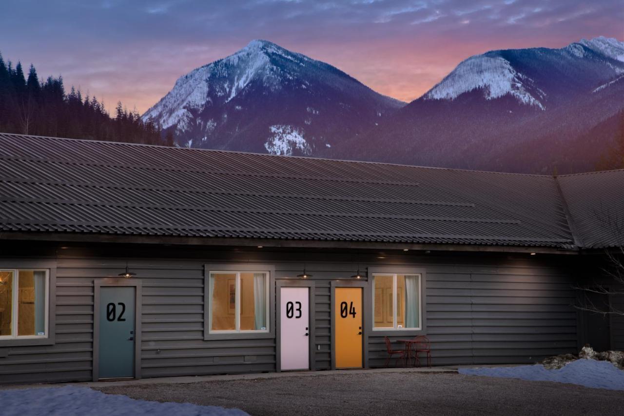 Crazy Creek Resort Malakwa Экстерьер фото